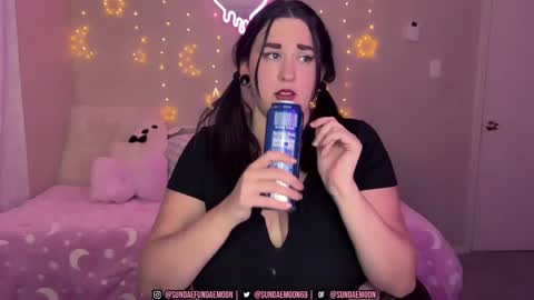 Snapshot of sundaemoon chatting on 09/15/25, 03:06 sundaemoon online show from 09/15/25, 03:06