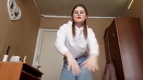 I am Lana Can we hit 10 Thumbs Up in first day online show from 11/05/25, 06:02