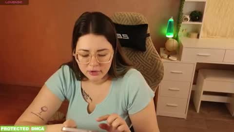 Snapshot of sunflower0907 chatting on 03/11/26, 08:42 Tina. Im topless model online show from 03/11/26, 08:42