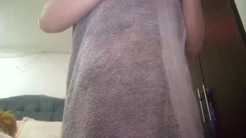 Snapshot of sunflower_dance chatting on 12/22/24, 01:34 Jeraldine online show from 12/22/24, 01:34