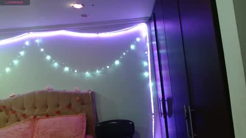 Snapshot of sunflower_dance chatting on 02/19/25, 01:18 Jeraldine online show from 02/19/25, 01:18