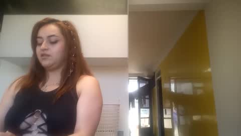 Snapshot of sunflower_dance chatting on 09/10/25, 05:57 Jeraldine online show from 09/10/25, 05:57