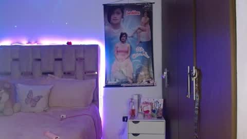 Snapshot of sunflower_dance chatting on 02/15/26, 08:35 Jeraldine online show from 02/15/26, 08:35