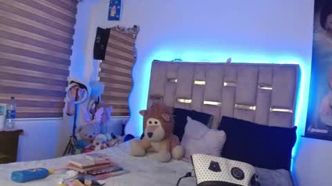 Snapshot of sunflower_dance chatting on 03/26/26, 08:58 Jeraldine online show from 03/26/26, 08:58