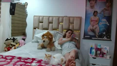 Snapshot of sunflower_dance chatting on 04/17/26, 12:24 Jeraldine online show from 04/17/26, 12:24