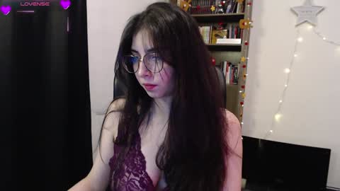 Snapshot of sunflower_uwu chatting on 12/14/24, 12:22  violetta  online show from 12/14/24, 12:22