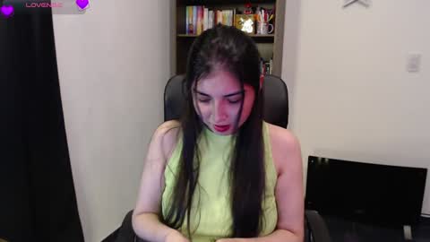 Snapshot of sunflower_uwu chatting on 01/29/25, 11:14  violetta  online show from 01/29/25, 11:14