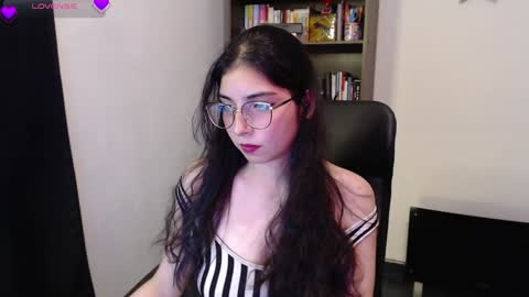 Snapshot of sunflower_uwu chatting on 02/09/25, 12:49  violetta  online show from 02/09/25, 12:49