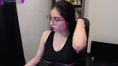 Snapshot of sunflower_uwu chatting on 02/25/25, 12:36  violetta  online show from 02/25/25, 12:36