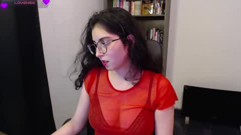 Snapshot of sunflower_uwu chatting on 02/27/25, 12:32  violetta  online show from 02/27/25, 12:32