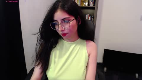 Snapshot of sunflower_uwu chatting on 03/07/25, 04:35  violetta  online show from 03/07/25, 04:35