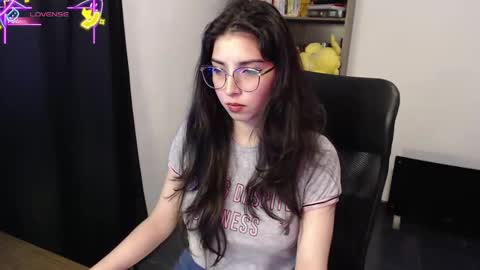 Snapshot of sunflower_uwu chatting on 10/06/25, 02:58  violetta  online show from 10/06/25, 02:58