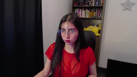 Snapshot of sunflower_uwu chatting on 10/08/25, 02:25  violetta  online show from 10/08/25, 02:25