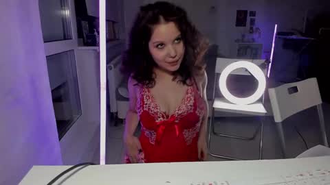 Snapshot of sunlovedamily chatting on 12/18/24, 10:57 Amy online show from 12/18/24, 10:57