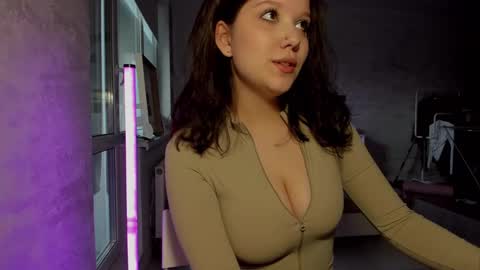 Snapshot of sunlovedamily chatting on 02/05/25, 01:22 Amy online show from 02/05/25, 01:22