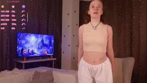 Snapshot of sunnfay chatting on 10/26/25, 03:07 Becky online show from 10/26/25, 03:07