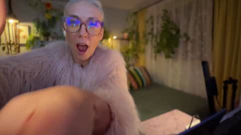 Hi Im Sunnie - Next show Friday August 1 online show from 11/21/25, 01:32