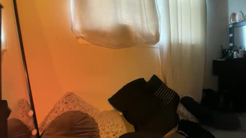 Snapshot of sunnisoles99 chatting on 03/18/26, 03:37 Sunni online show from 03/18/26, 03:37