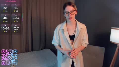 Snapshot of sunnivagaillard chatting on 03/03/26, 01:12 Kiki online show from 03/03/26, 01:12