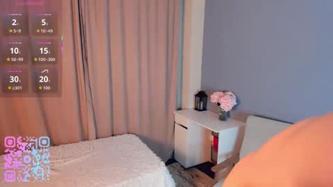 Snapshot of sunnivagaillard chatting on 03/06/26, 01:35 Kiki online show from 03/06/26, 01:35