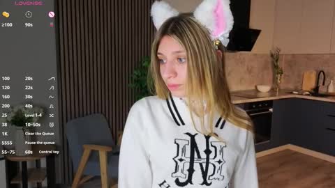 Snapshot of sunnivagaillard chatting on 03/23/26, 11:03 Kiki online show from 03/23/26, 11:03