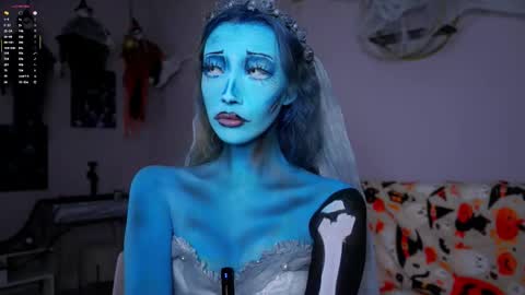 Lily online show from 10/31/25, 04:08