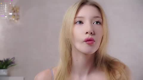 Snapshot of sunnmoonn chatting on 05/18/26, 02:34 Lily online show from 05/18/26, 02:34