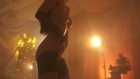 Snapshot of sunny_maria chatting on 12/26/24, 02:33 Maria online show from 12/26/24, 02:33