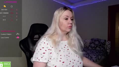 Snapshot of sunny_mood chatting on 01/06/25, 07:02 sunny mood online show from 01/06/25, 07:02