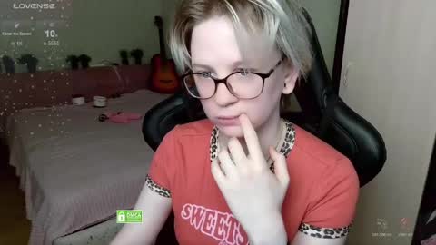 Snapshot of sunny_mood chatting on 04/26/26, 06:44 sunny mood online show from 04/26/26, 06:44