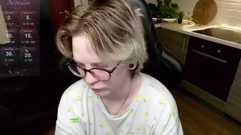 Snapshot of sunny_mood chatting on 05/23/26, 06:40 sunny mood online show from 05/23/26, 06:40