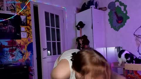 Sunny online show from 10/16/25, 05:47