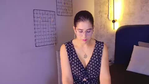 Snapshot of sunny_river chatting on 06/17/26, 01:23 Sunny River online show from 06/17/26, 01:23
