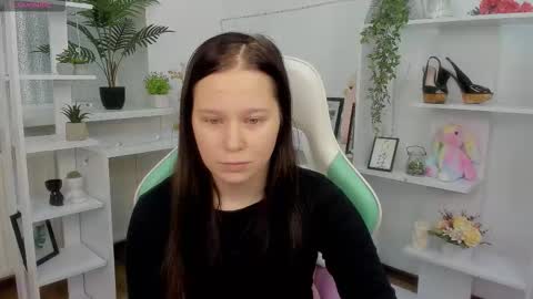 Snapshot of sunny_side_bloom chatting on 11/10/25, 08:24 Sophia online show from 11/10/25, 08:24