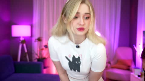 Snapshot of sunnyfia chatting on 02/08/25, 02:47 Fia - TG - Mia - Alice - online show from 02/08/25, 02:47