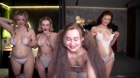 Snapshot of sunnyfia chatting on 11/04/25, 01:27 Fia - TG - Mia - Alice - online show from 11/04/25, 01:27