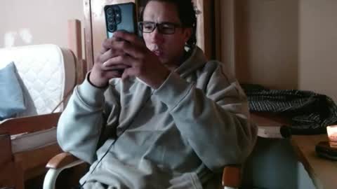 Snapshot of sunnysided1 chatting on 04/27/26, 01:31 sunnysided1 online show from 04/27/26, 01:31