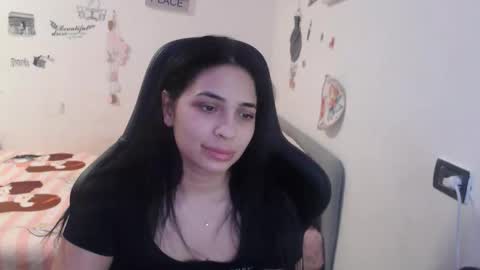 Snapshot of sunrocss chatting on 12/20/25, 02:13 sunrocss online show from 12/20/25, 02:13