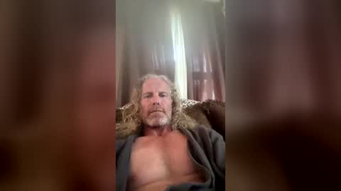 Snapshot of sunseeking1 chatting on 06/14/26, 07:16 sunseeking1 online show from 06/14/26, 07:16