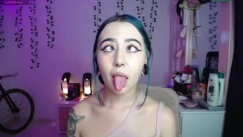 Snapshot of sunset_pienk chatting on 04/20/26, 02:47 Sunset online show from 04/20/26, 02:47