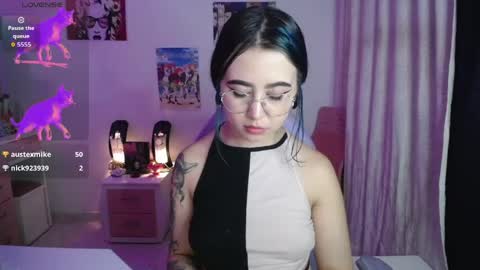 Snapshot of sunset_pienk chatting on 05/14/26, 04:19 Sunset online show from 05/14/26, 04:19