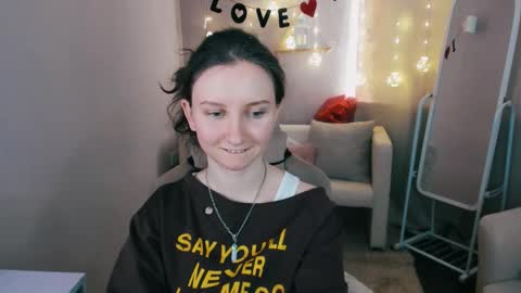 Snapshot of sunshine_blaze chatting on 02/15/26, 07:51 Alice online show from 02/15/26, 07:51