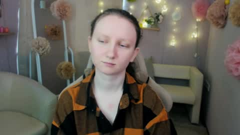 Snapshot of sunshine_blaze chatting on 05/17/26, 05:49 Alice online show from 05/17/26, 05:49