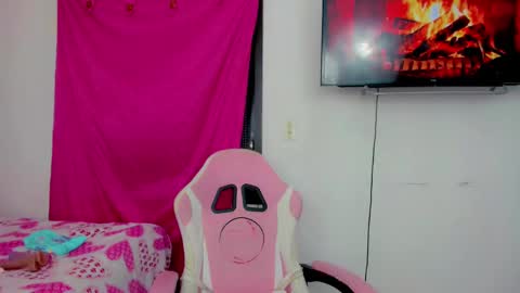 Snapshot of sunshine_uwu22 chatting on 01/31/25, 06:25 Andrea Rodriguez online show from 01/31/25, 06:25