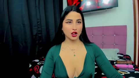 Snapshot of sunshine_uwu22 chatting on 09/10/25, 07:03 Andrea Rodriguez online show from 09/10/25, 07:03