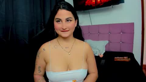 Snapshot of sunshine_uwu22 chatting on 09/25/25, 07:28 Andrea Rodriguez online show from 09/25/25, 07:28