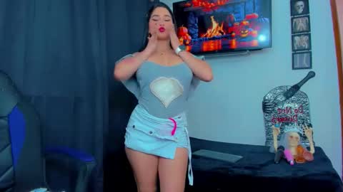 Snapshot of sunshine_uwu22 chatting on 10/17/25, 06:32 Andrea Rodriguez online show from 10/17/25, 06:32