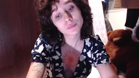 Snapshot of sunshinehella chatting on 12/10/24, 01:55 Hella online show from 12/10/24, 01:55