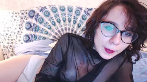 Snapshot of sunshinehella chatting on 01/10/25, 08:18 Hella online show from 01/10/25, 08:18