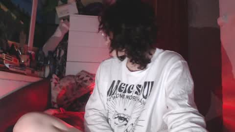 Snapshot of sunshinehella chatting on 01/20/25, 01:32 Hella online show from 01/20/25, 01:32